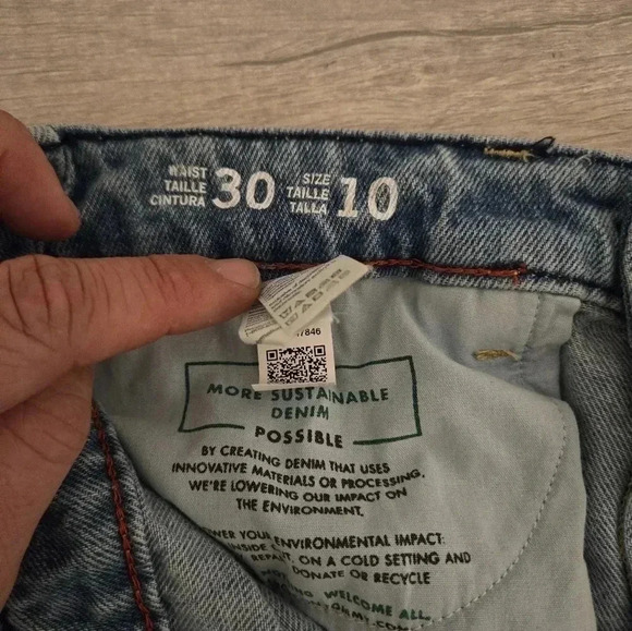 Vintage y2k Tommy Hilfiger JEANS Cut Off Womens Size 30 Waist Size 10 Light Wash - Picture 3 of 7